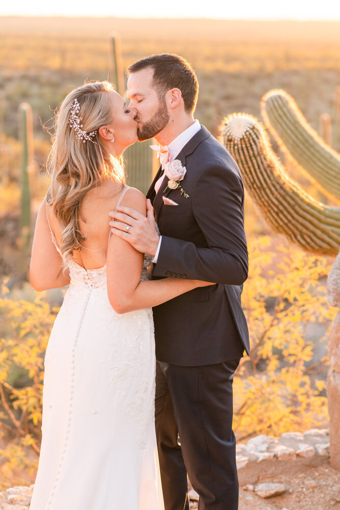 barn-wedding-at-Tanque-Verde-Ranch-in-Tucson-Christy-Hunter-Photography-045
