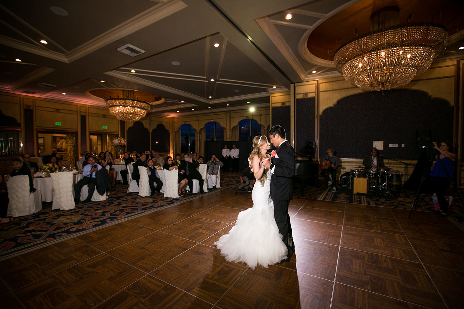 first dance with beautiful ulighting