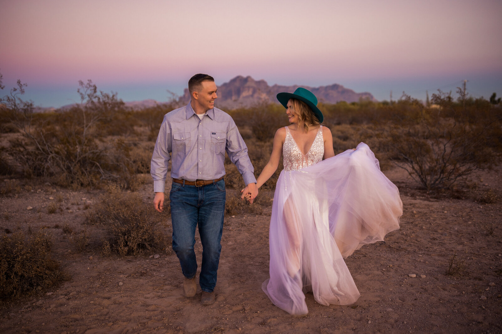 mesa, arizona eloping couple with country western style