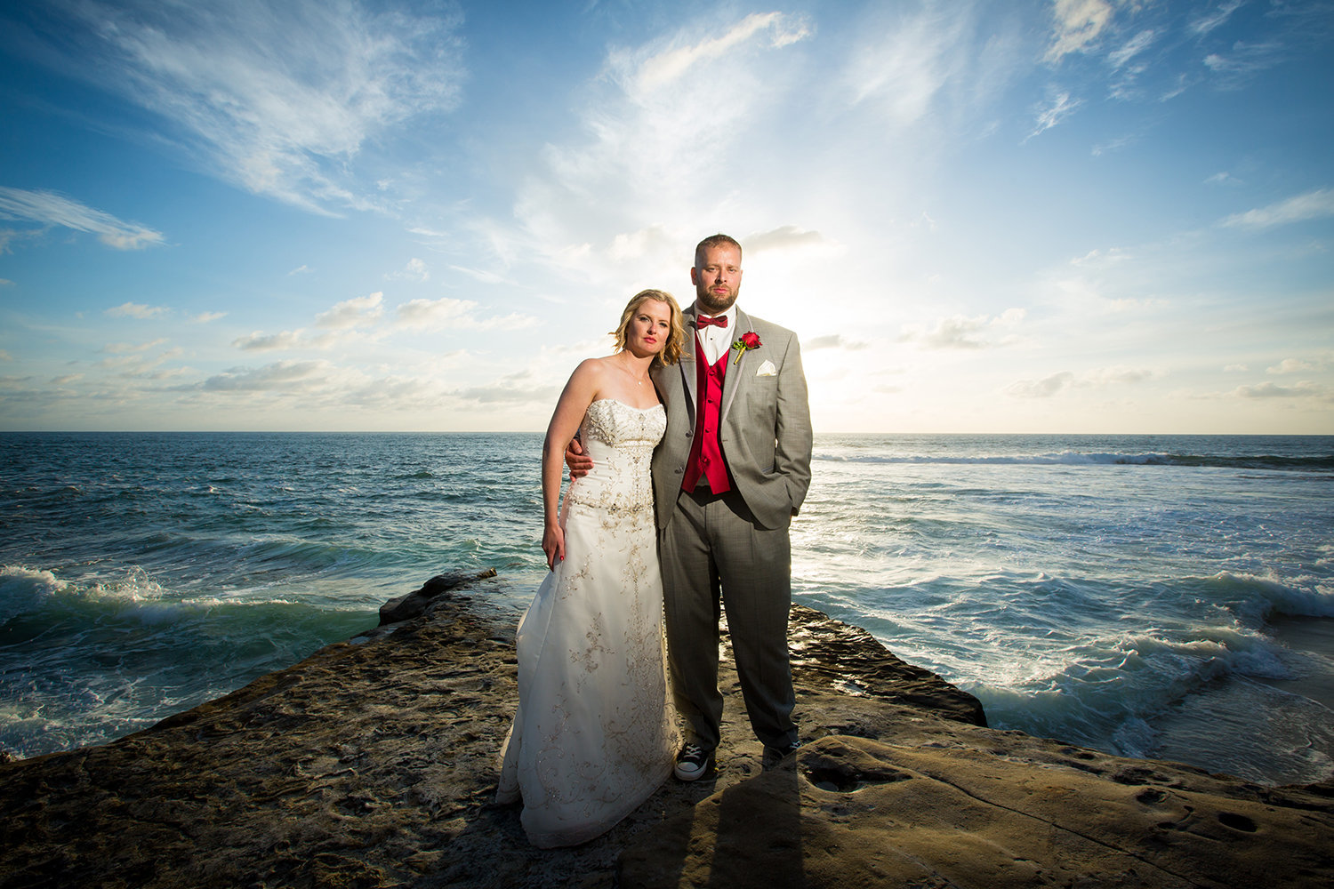 bride and groom with pacific ocean at darlington house