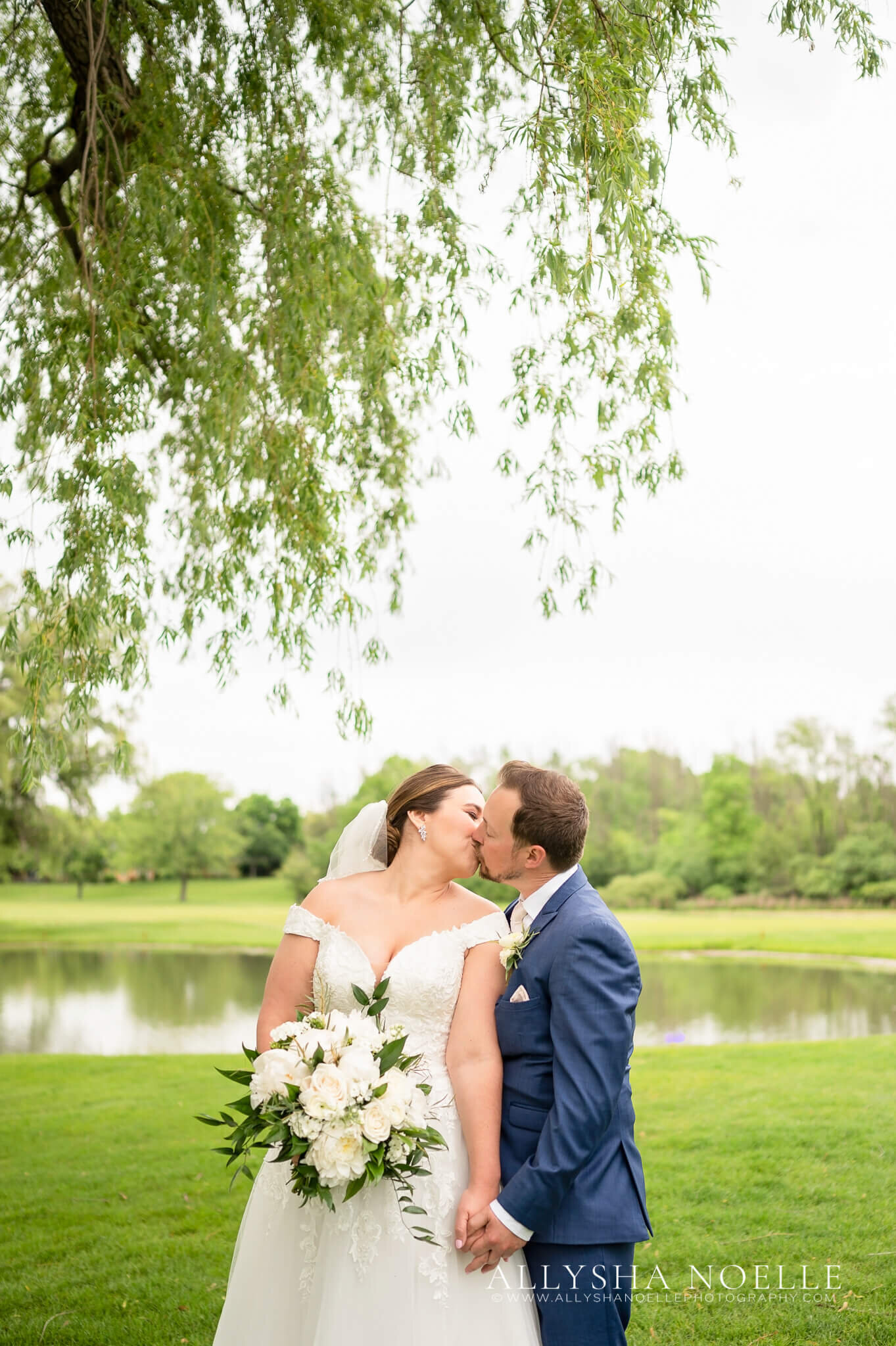Wedding-at-River-Club-of-Mequon-375
