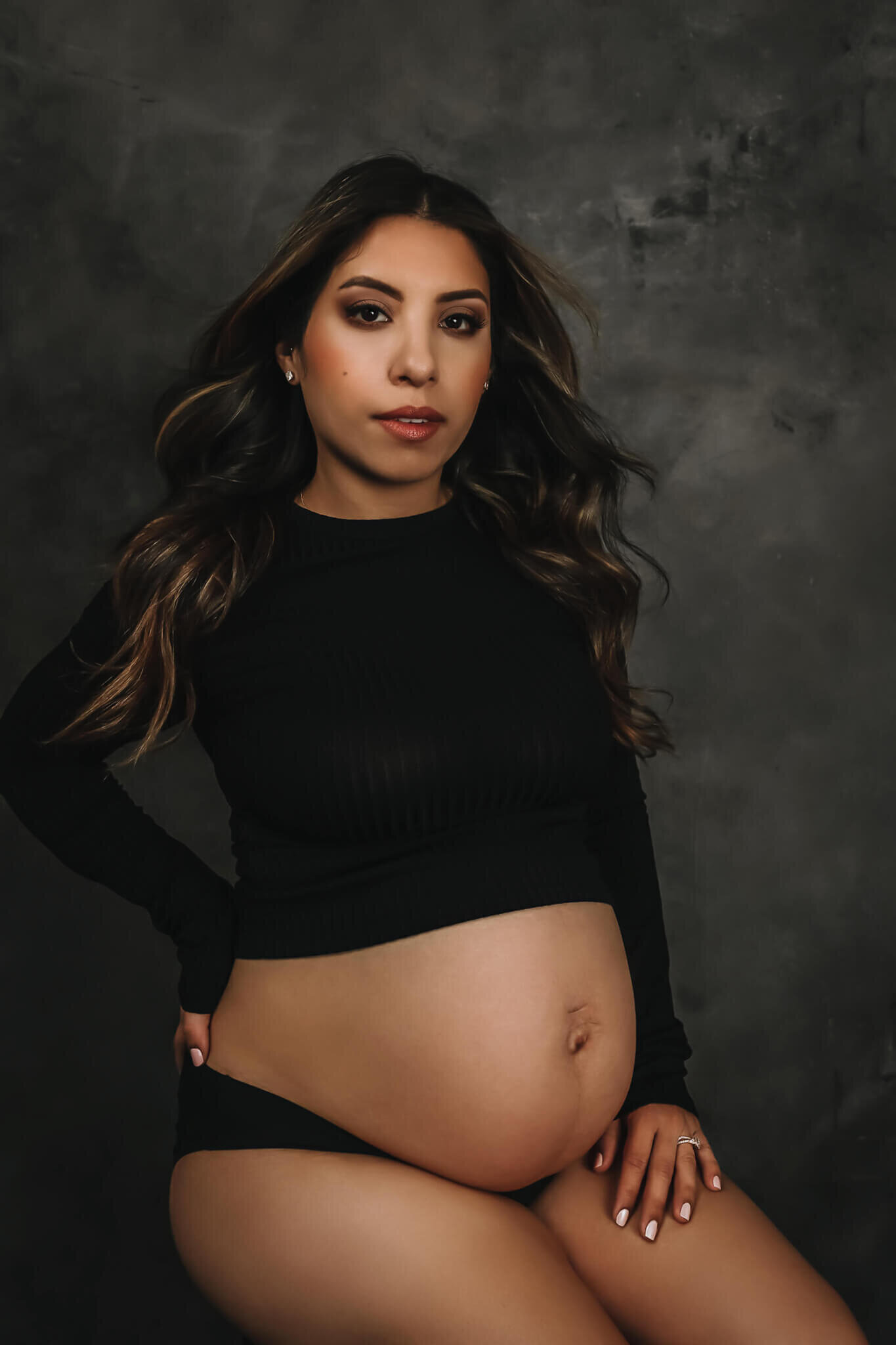 Intimate maternity photoshoot in Austin Texas
