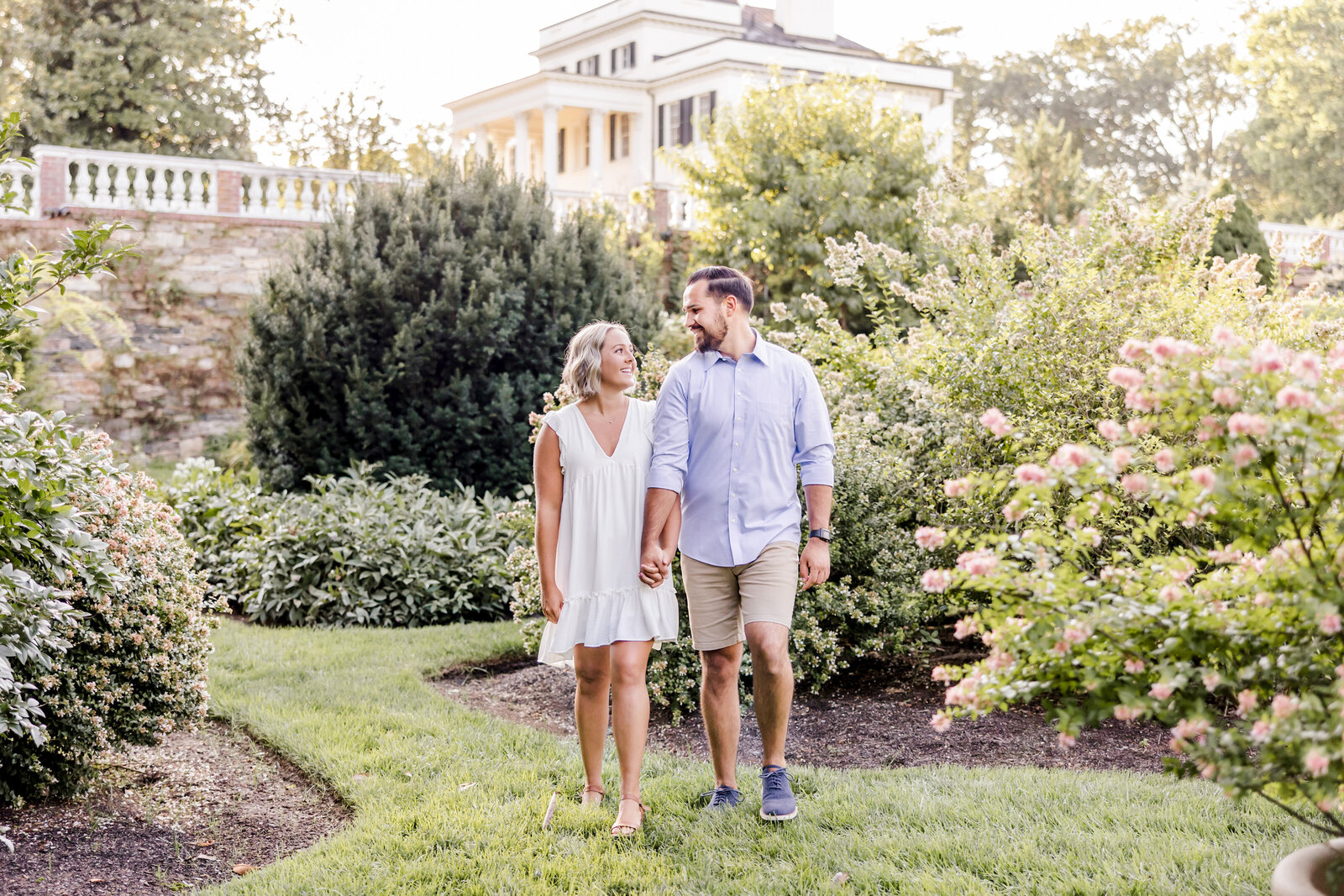 02Oatlands_House_and_Gardens_Engagement_Portraits_Williams13