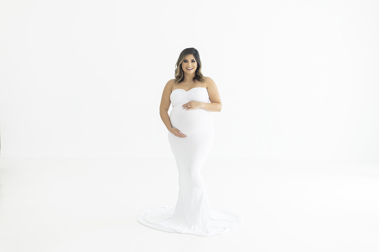White on White maternity photograph, a Dallas maternity photographer.