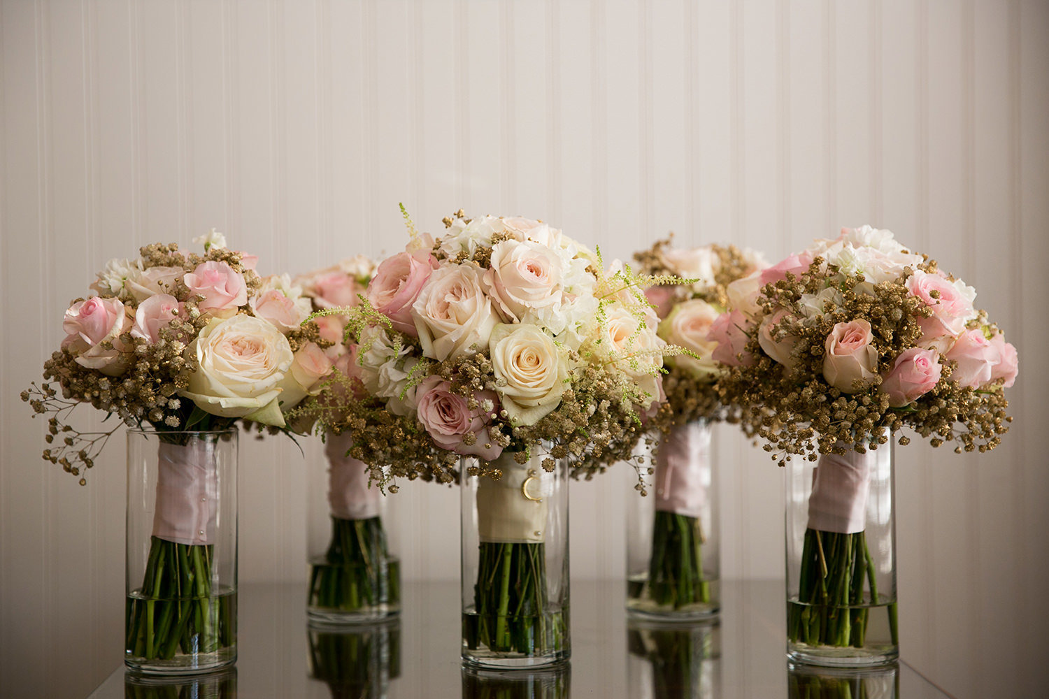 Bouquet detail photo with pink roses