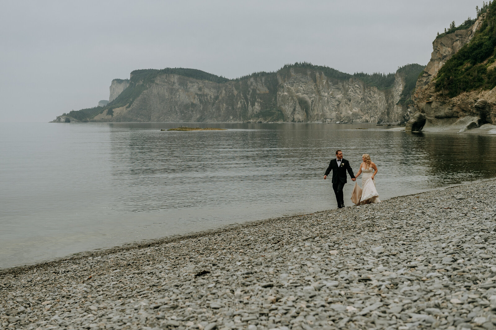 love-is-nord-forillon-mariage-intime-elopement-0004