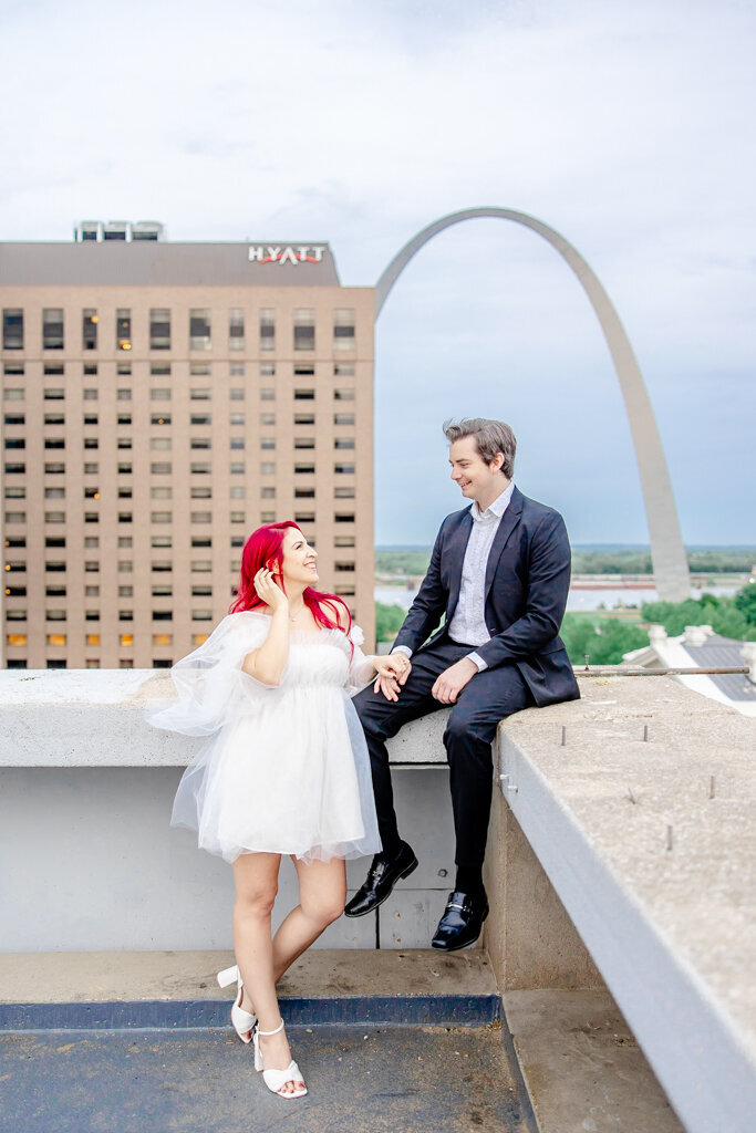 st. louis engagement photographer-rooftop arch engagement-erika rene photography