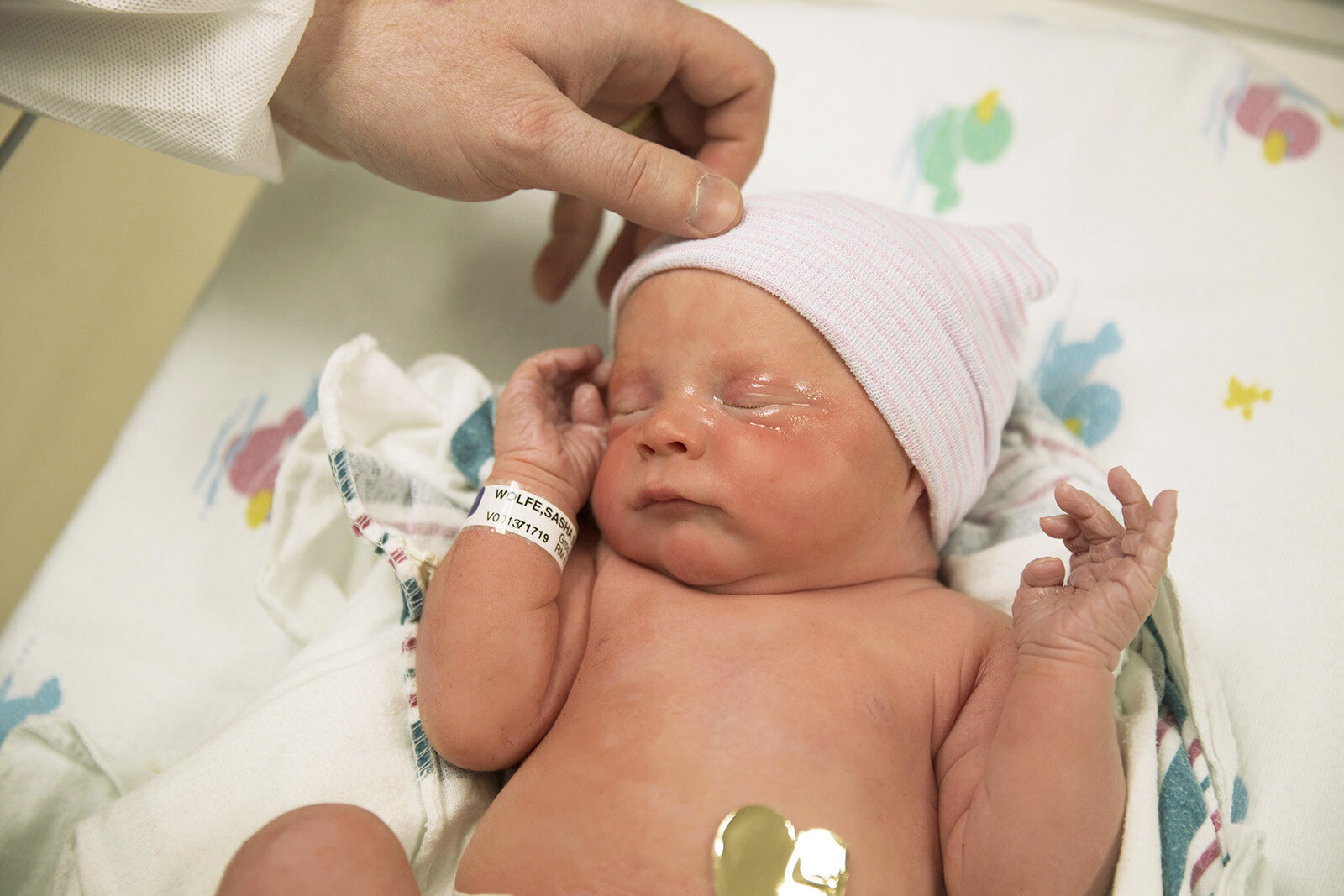 newborn-photos-after-cesarean