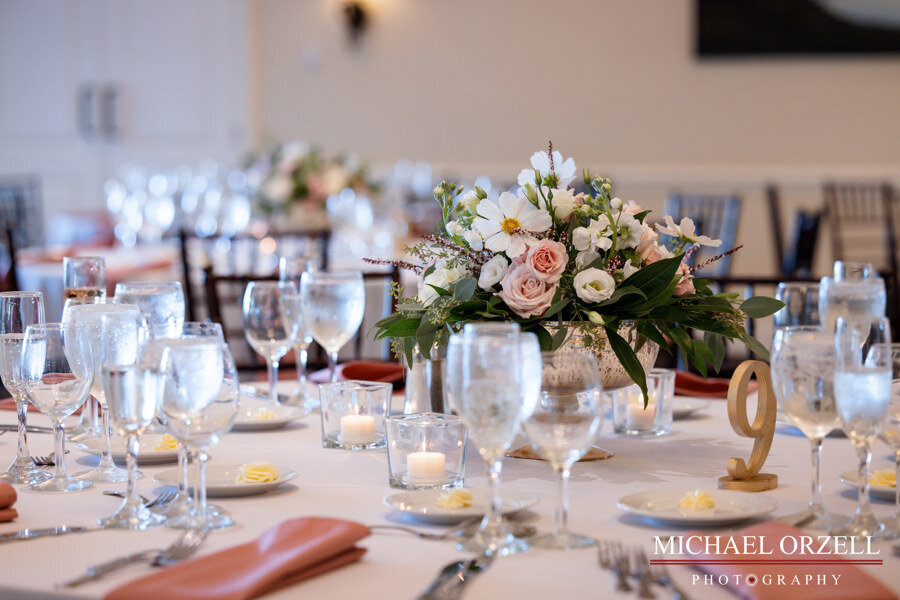 the-riverhouse-at-goodspeed-station-wedding-flowers-amber-floral-design-13