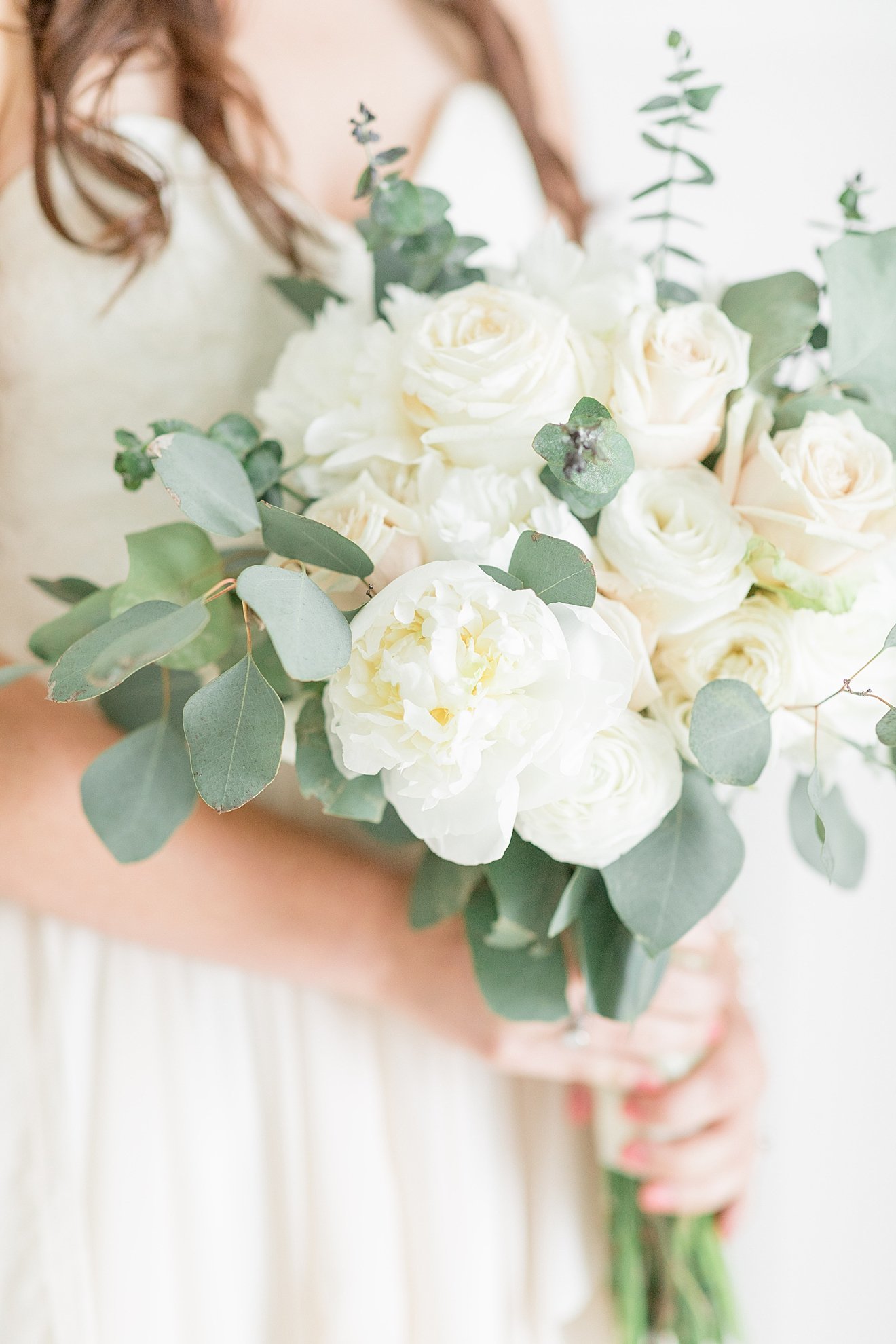 white-and-green-bridal-bouquet_0001