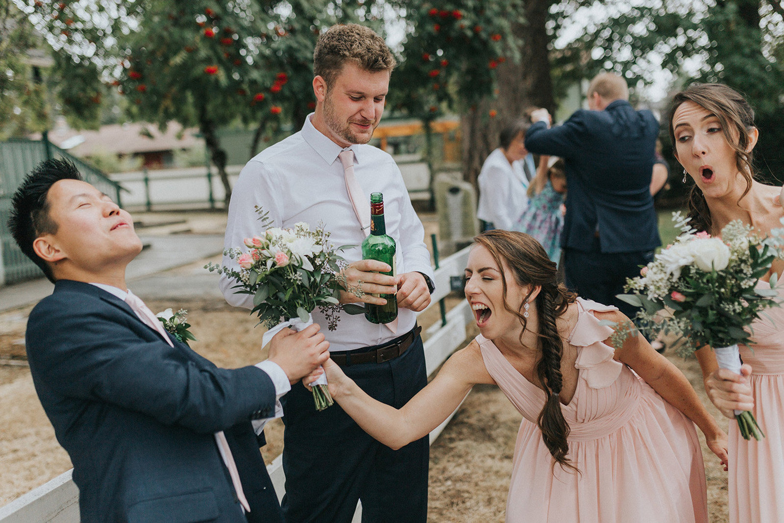 funny-bridal-party-moment-photography-victoria