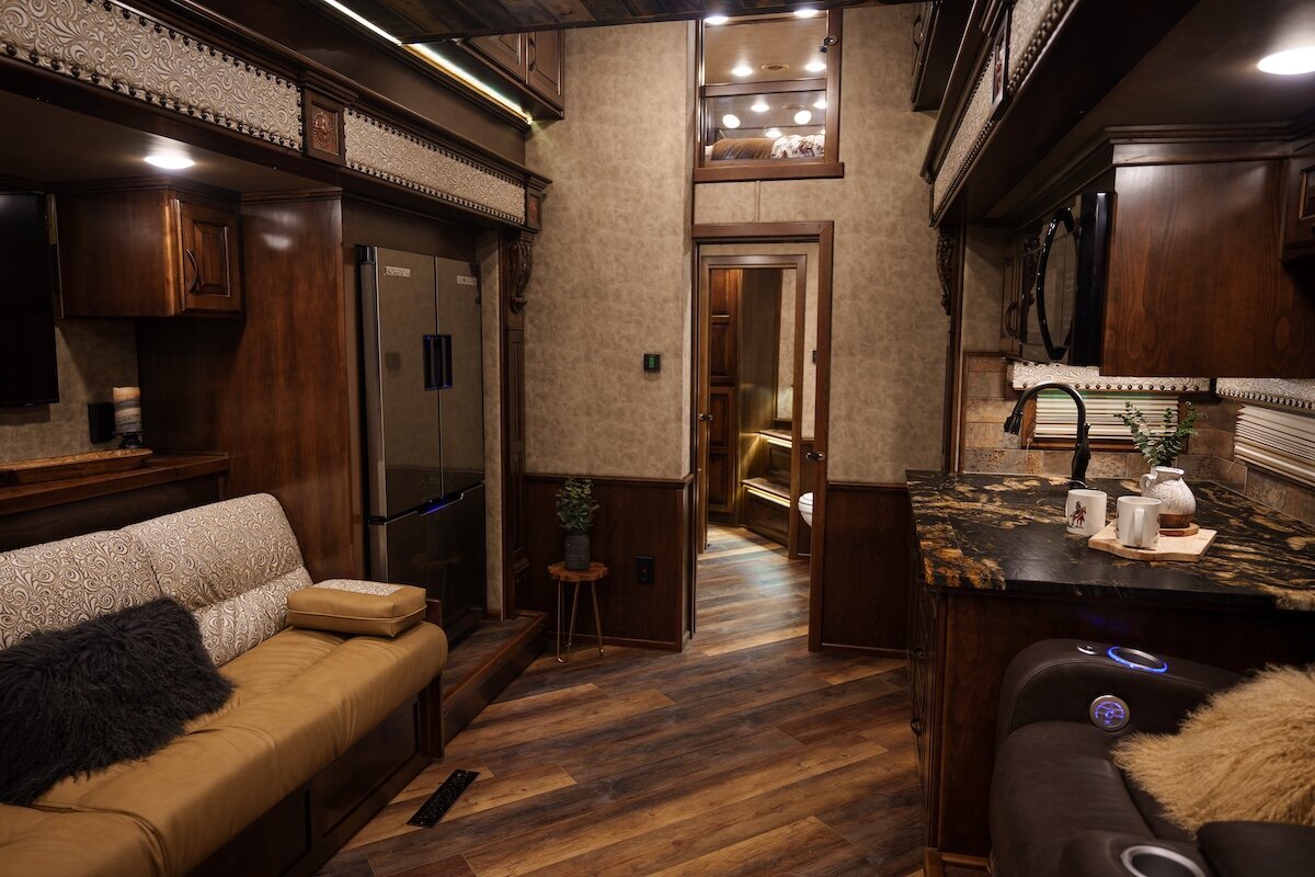 luxury-horse-trailer-10