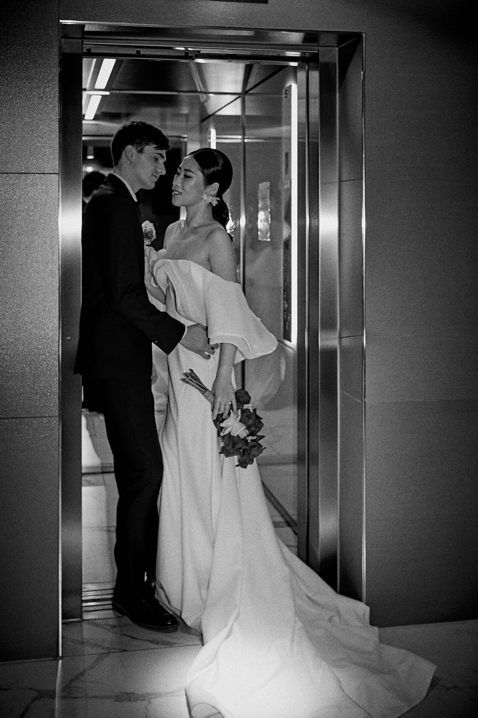 Modern city wedding Nürnberg_Hochzeitsfotograf SELENE ADORES_3659_ROV07905