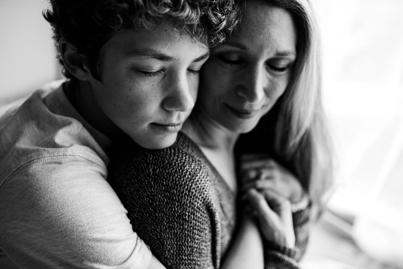 family photographer, columbus, ga, atlanta, teen son hugging mom_0570