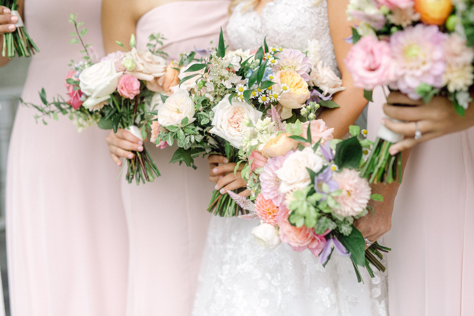 colorful_bridesmaids_bouquets_2