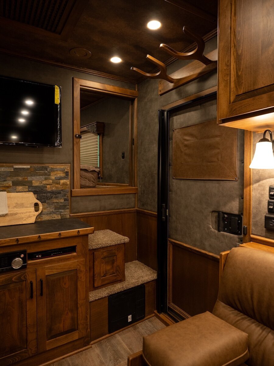 luxury-horse-trailer-54