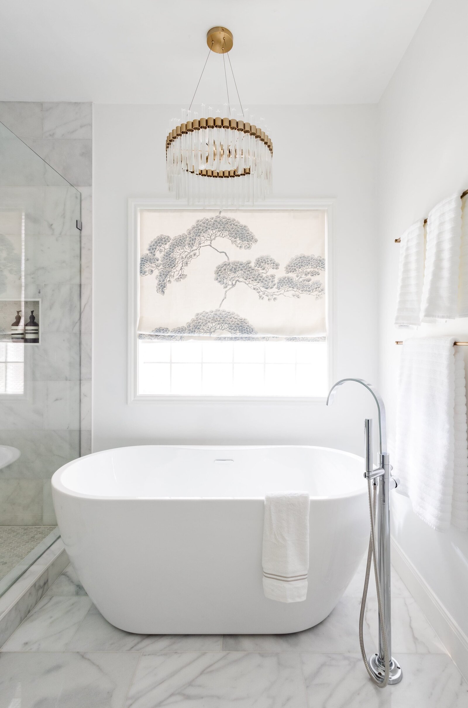 vision and hammer bathroom with large white tub