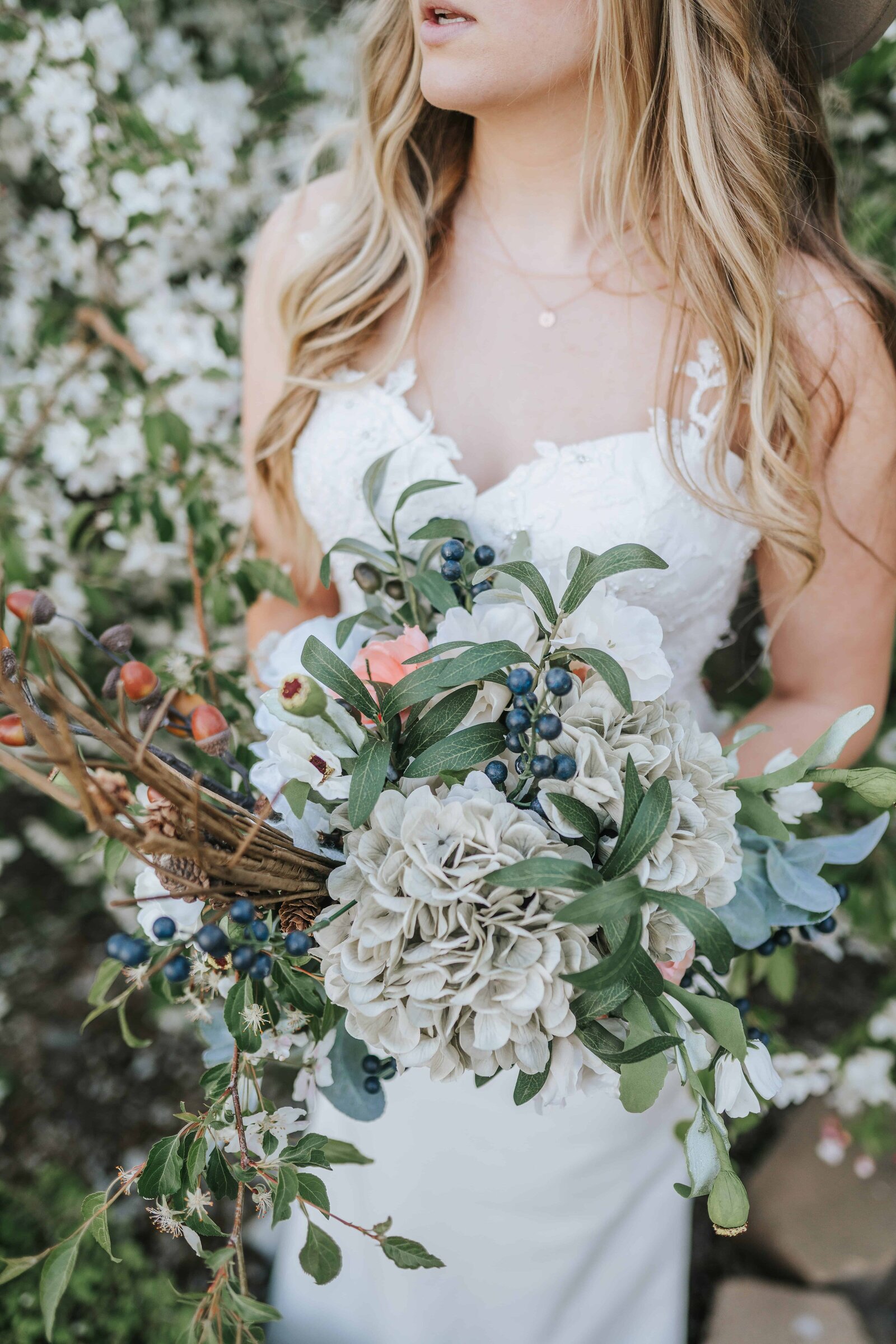 bride and unique flower bouquet Chattanooga Tennessee