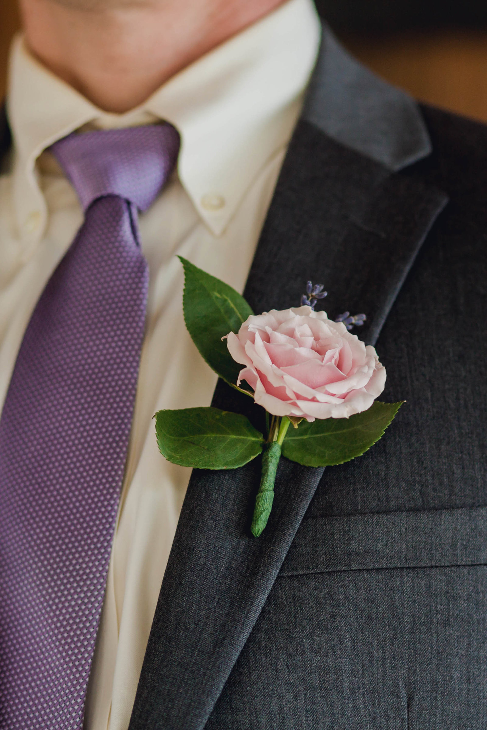 groom-boutonniere-spring-lookbook-pepper-plantation-black-white-blush-makeup-kate-timbers-photography108