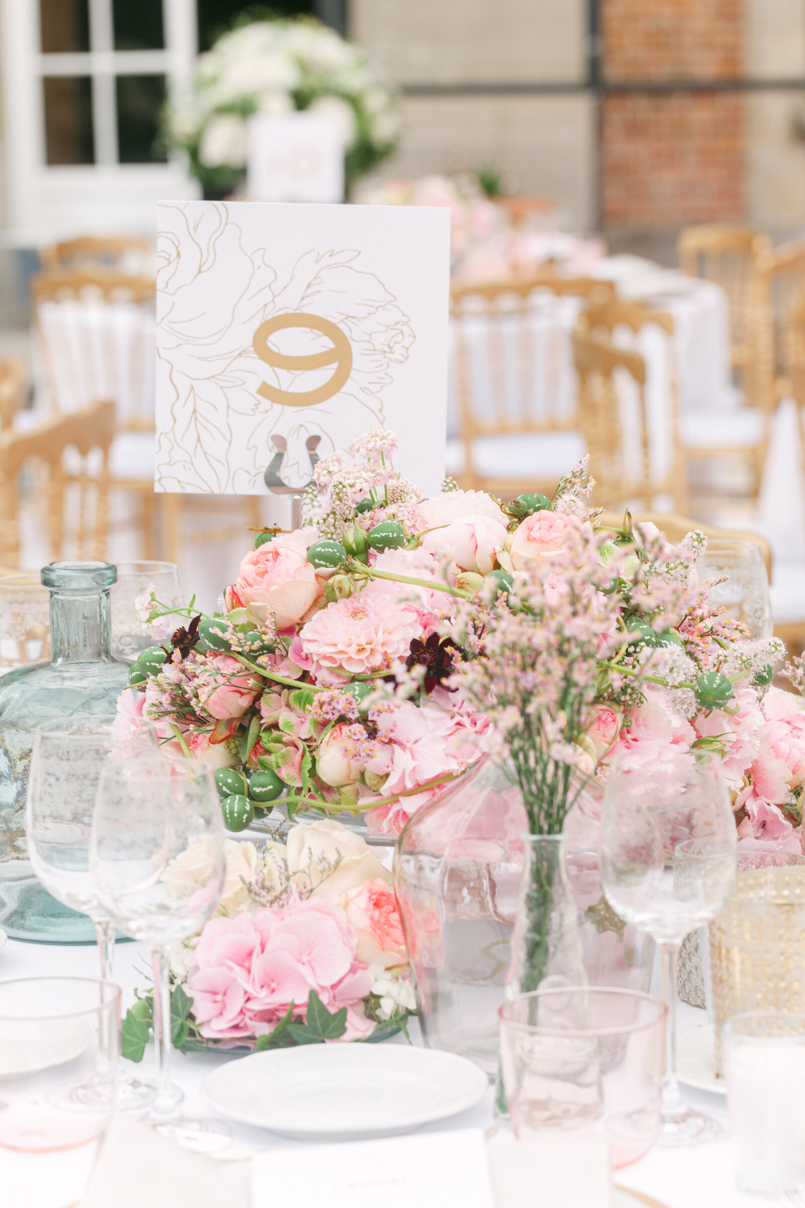 luxury wedding table pink flowers france