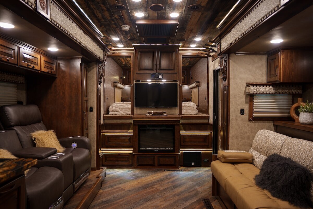 luxury-horse-trailer-8