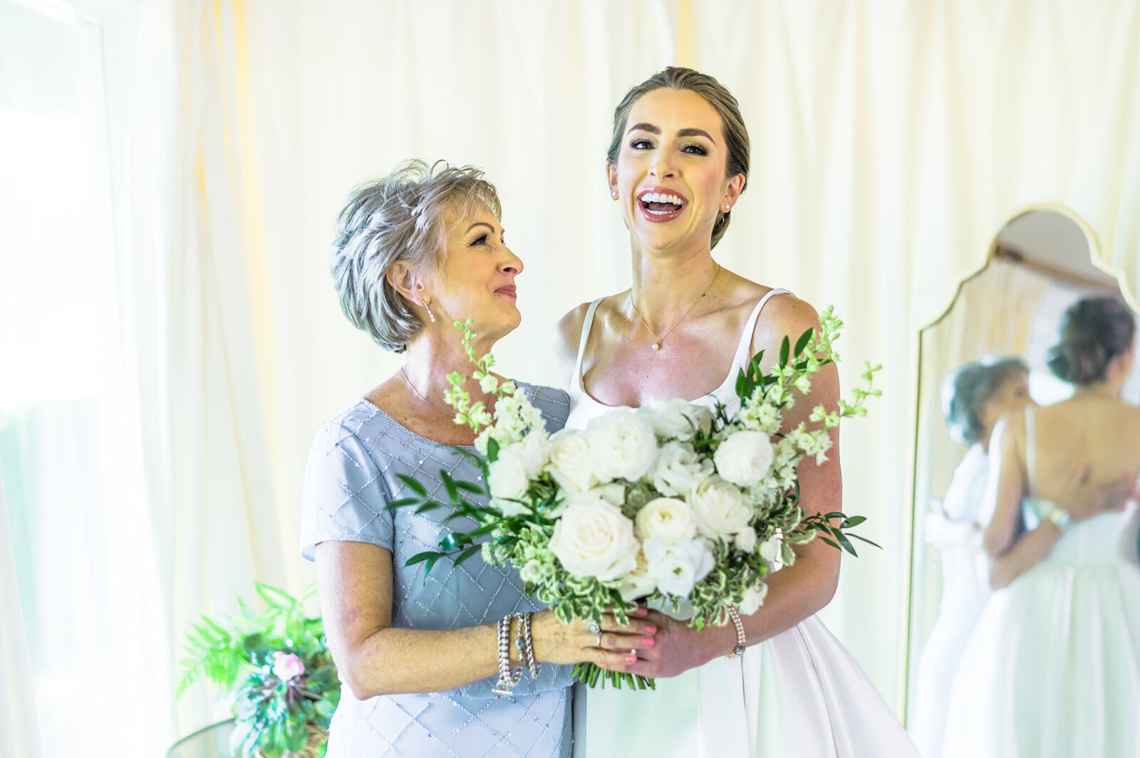 Northern VA bride with mom