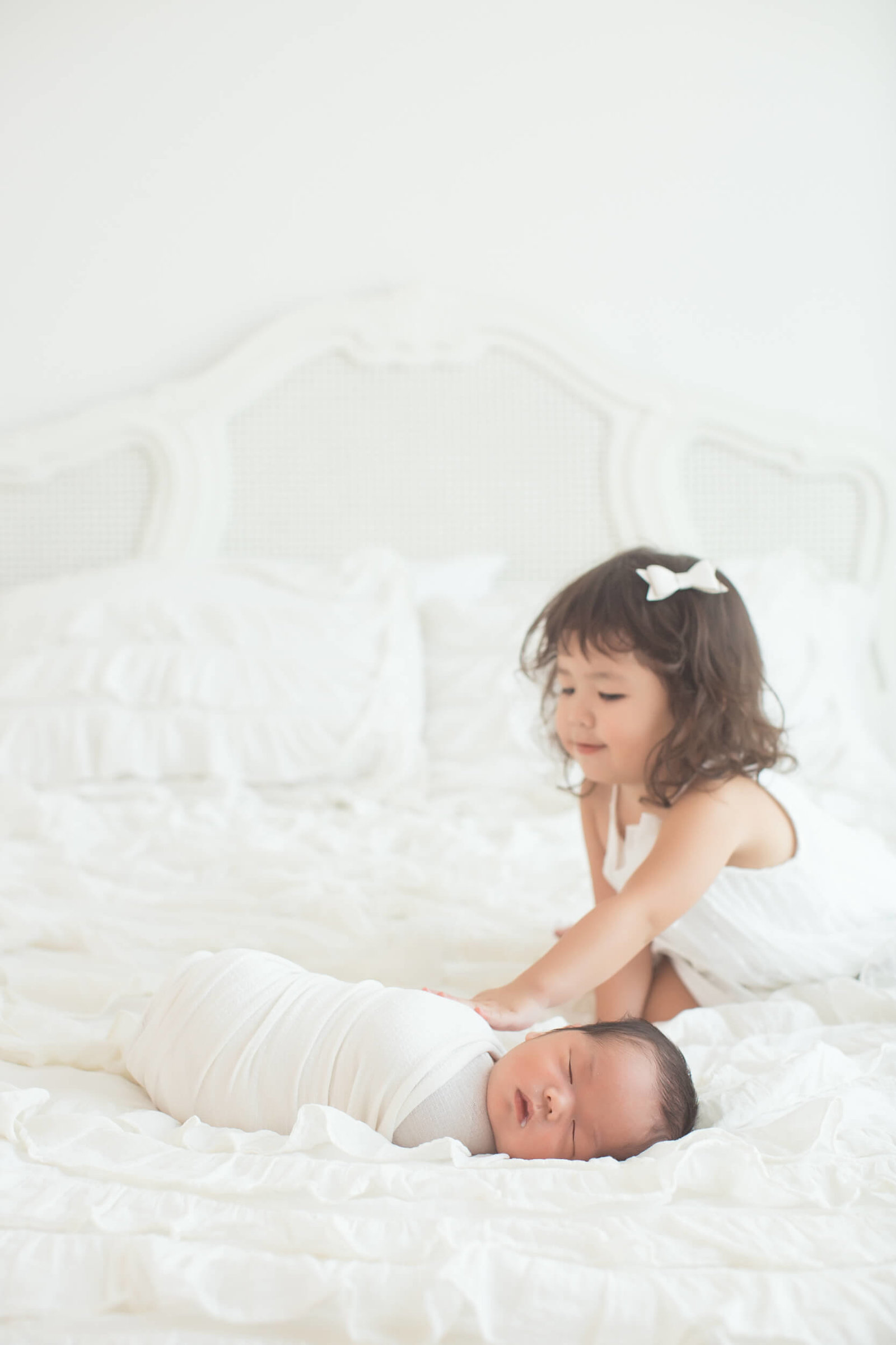 newborn and sibbling photography