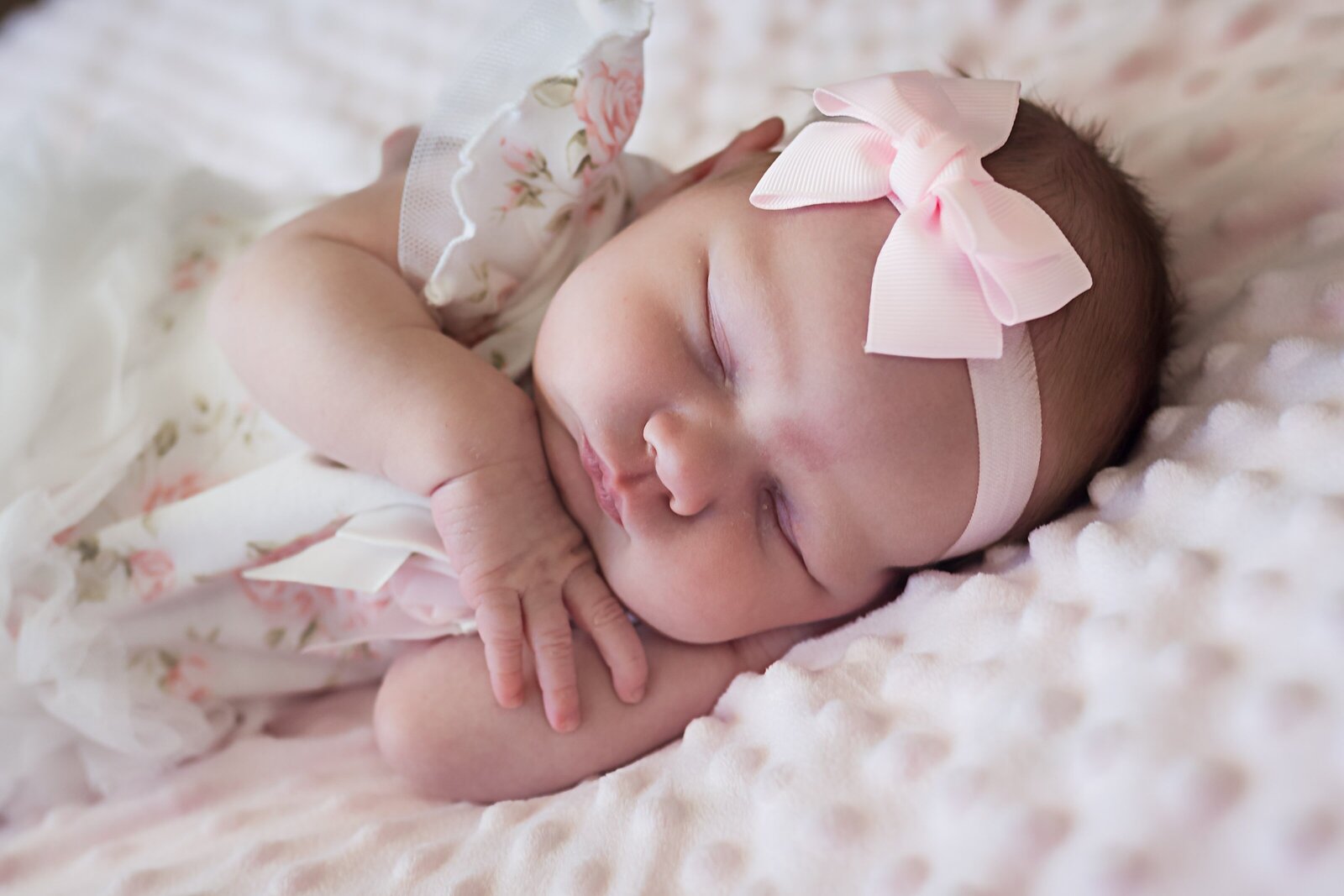 Newborn girl pose asleep