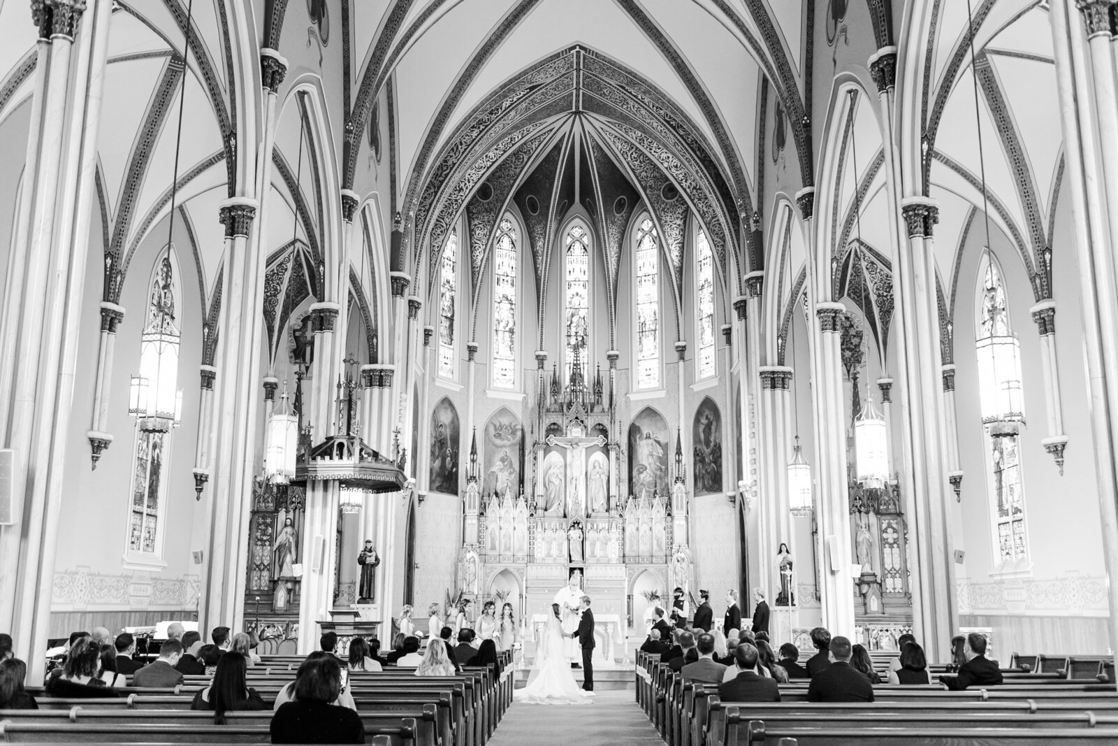 10_big_horizontal_of_catholic_church_ceremony_wedding