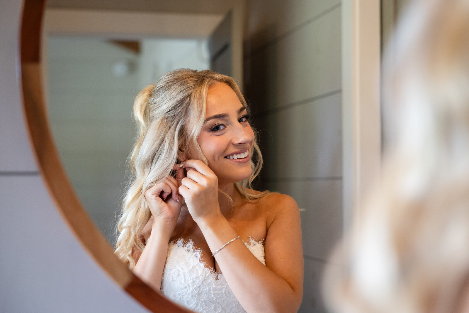 bride getting ready photos 