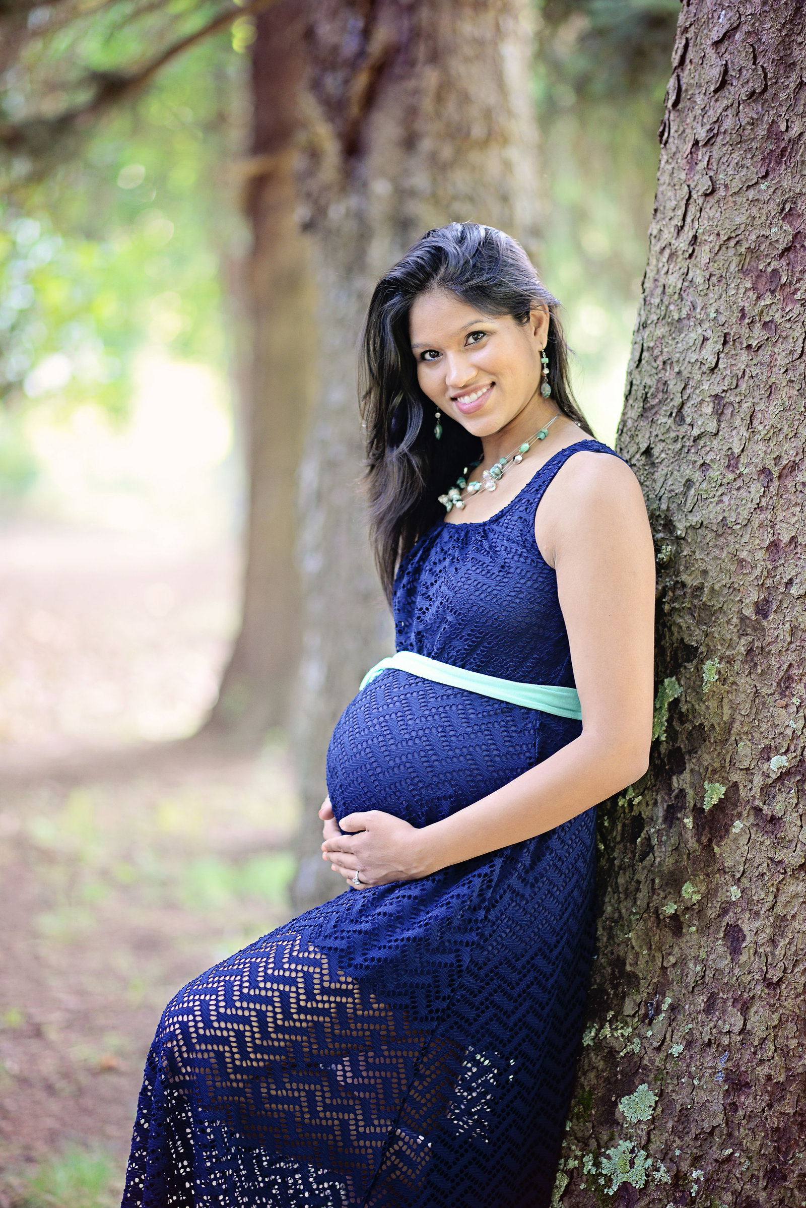 Beautiful maternity photo at Armour House Park in Henrico