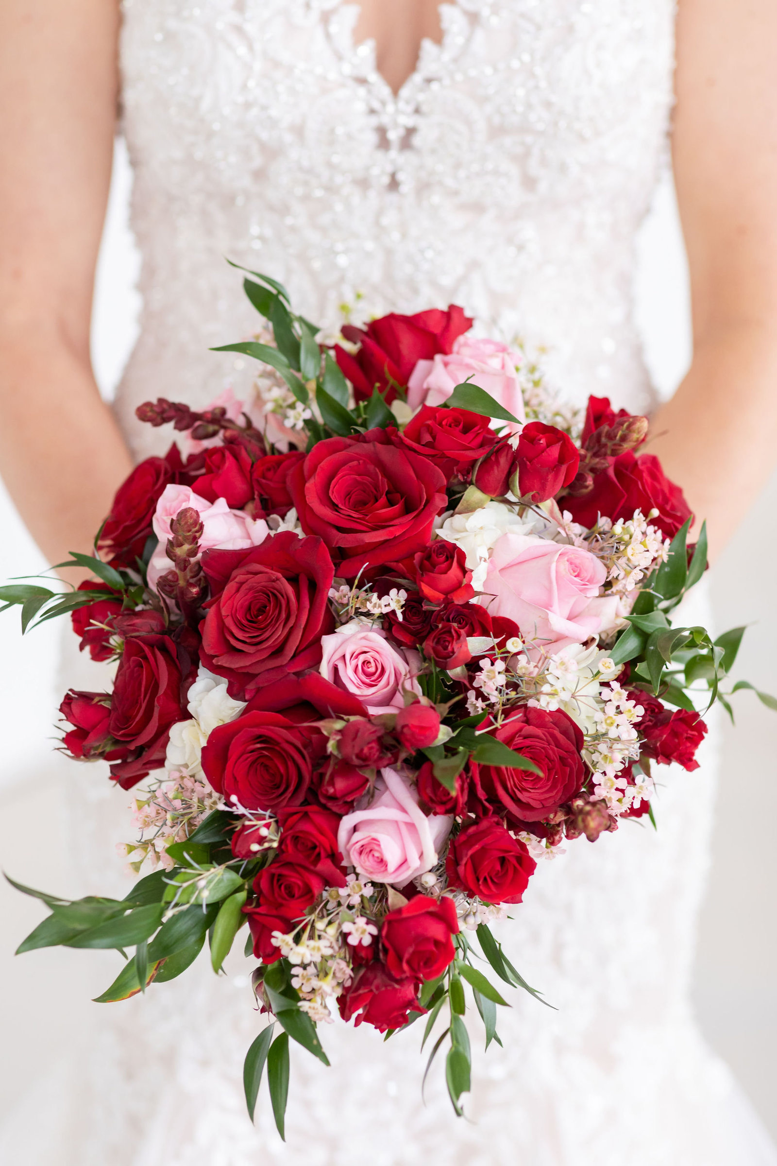 Red and Blush Teardrop Bouquet at Kendall Plantation