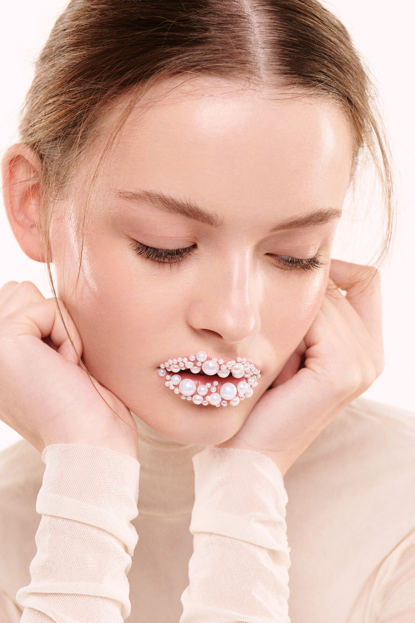 Sfumato-make-up--Comopolitan-beauty-editorial-pearls-3