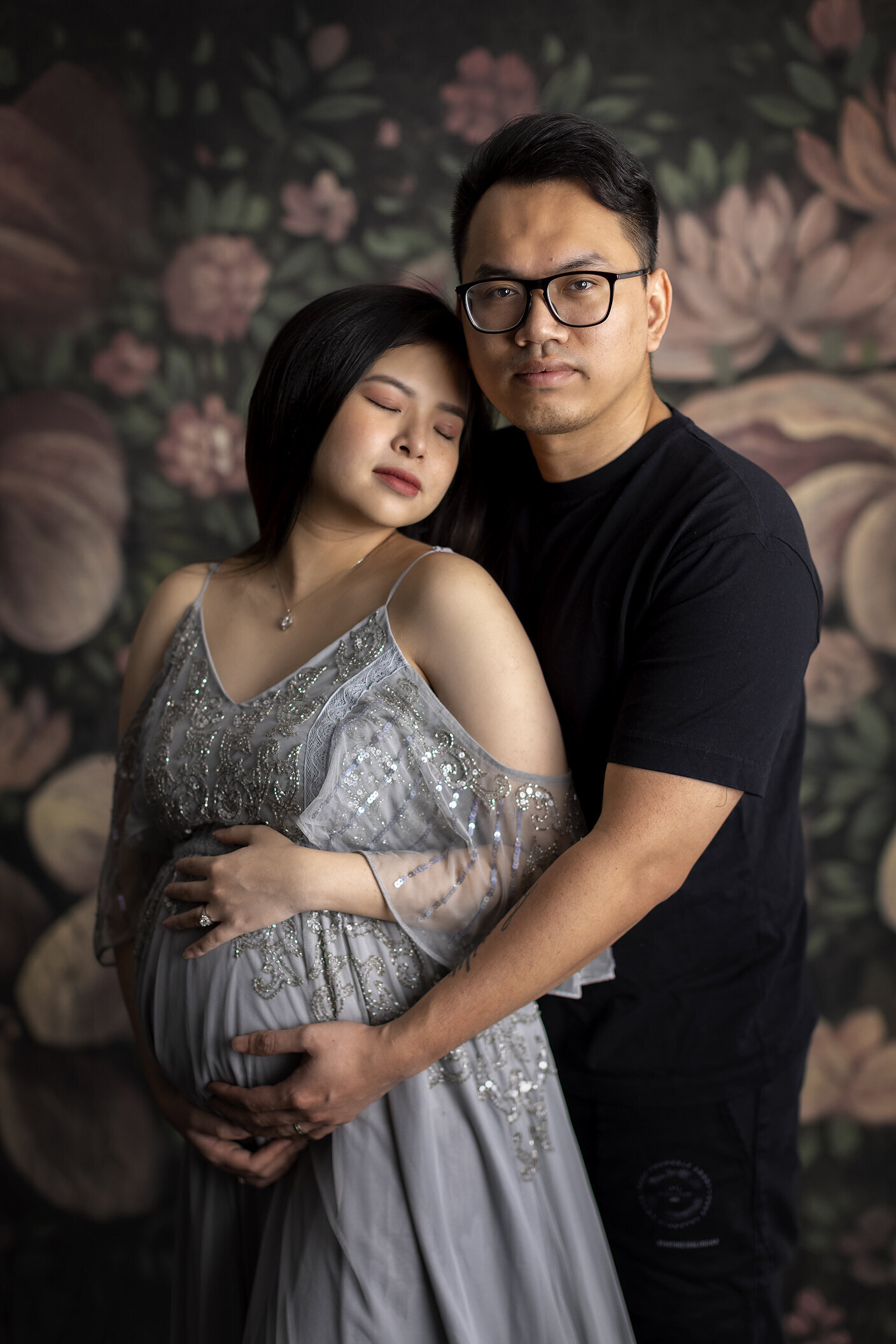Couple at Dallas maternity photoshoot.