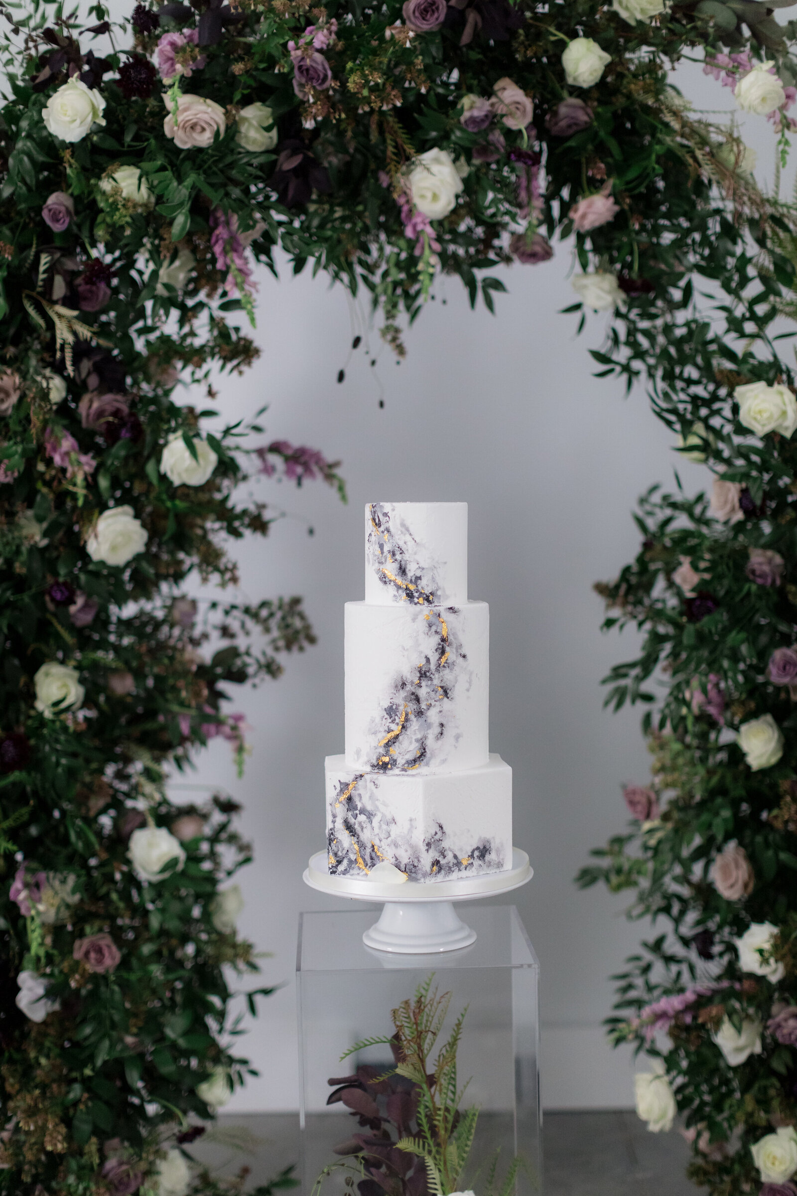 Modern-Wedding-Cake-Ashley-Cakes-54-Pamela-Jahnke-Photography