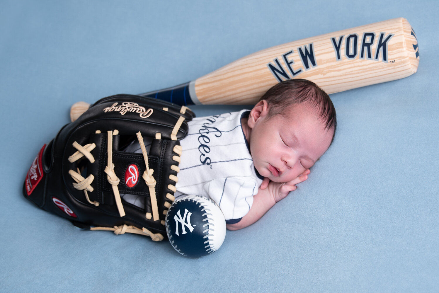 East_Brunswcik_NJ_Newborn_Boy_Yankees_Mitten