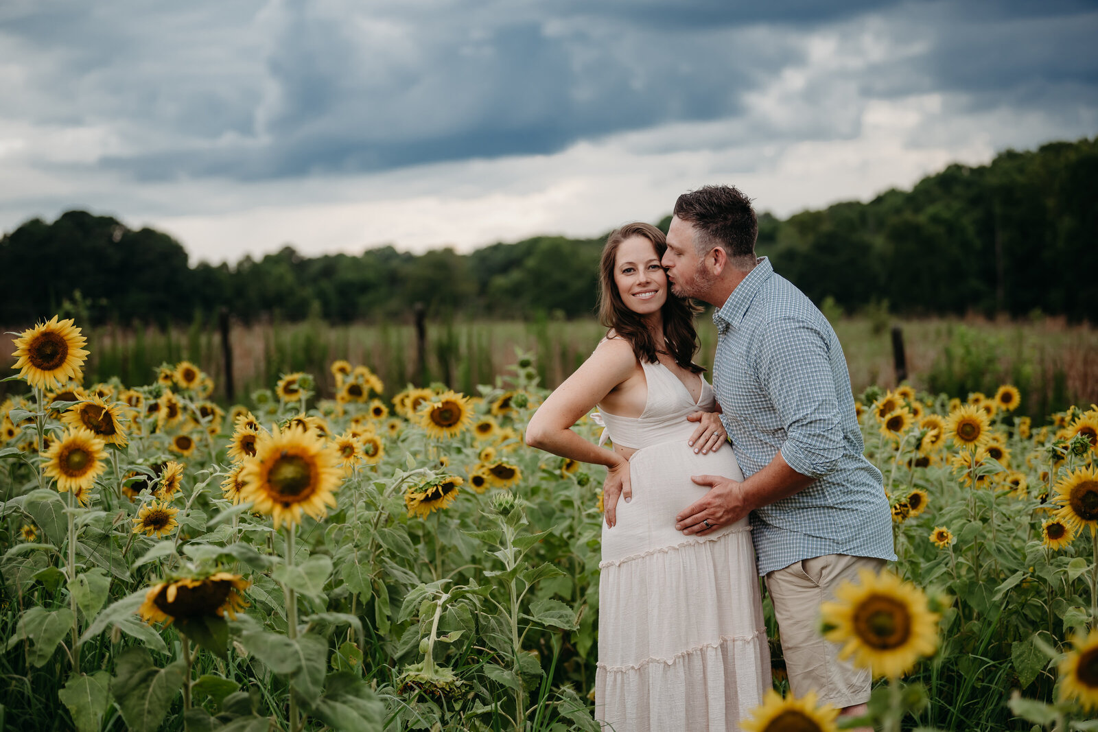 Maternity session in sunflower fields