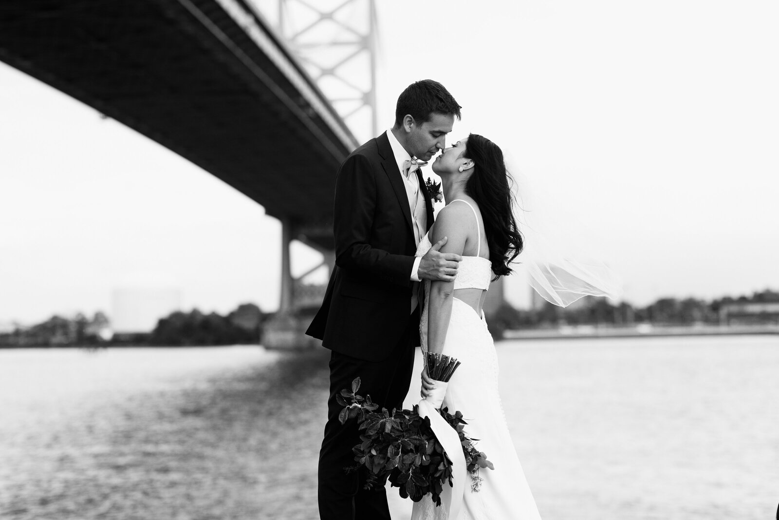 bride and groom at ben franklin bridge