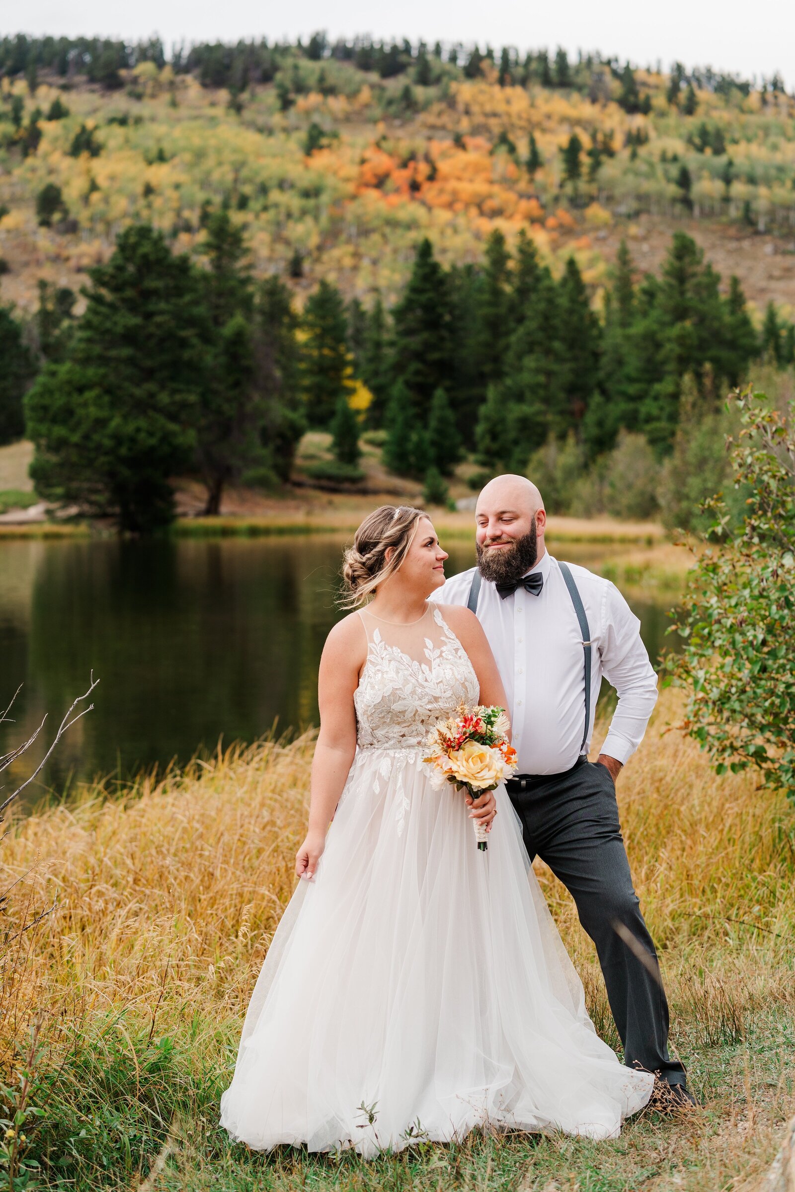 Experience the beauty of natural light with Samantha Immer Photography, your natural light wedding photographer in Colorado. Let's capture your love story in a way that is warm, inviting, and filled with natural beauty.