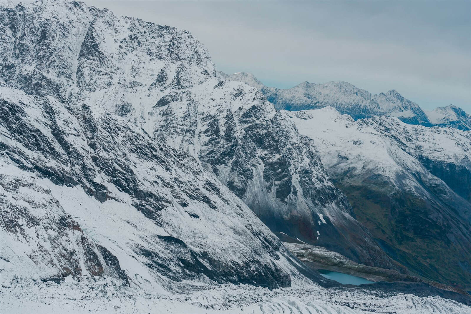 Alaska-Top-Destination-elopement-photographer-for-luxury-multi-day-weddings-Soul-And-Sky-Weddings-29