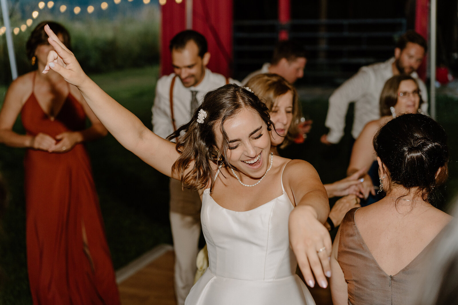 Marina+Jake-Dancing-Wedding-Pemberton-BrookeMosPhotography-08573