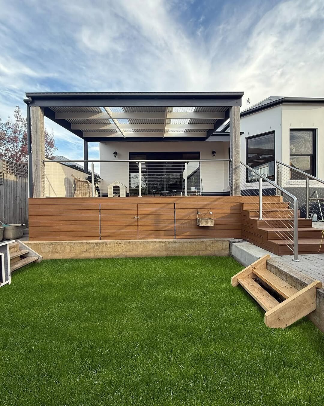 Modern deck and pergola by AR Construction in Warrnambool