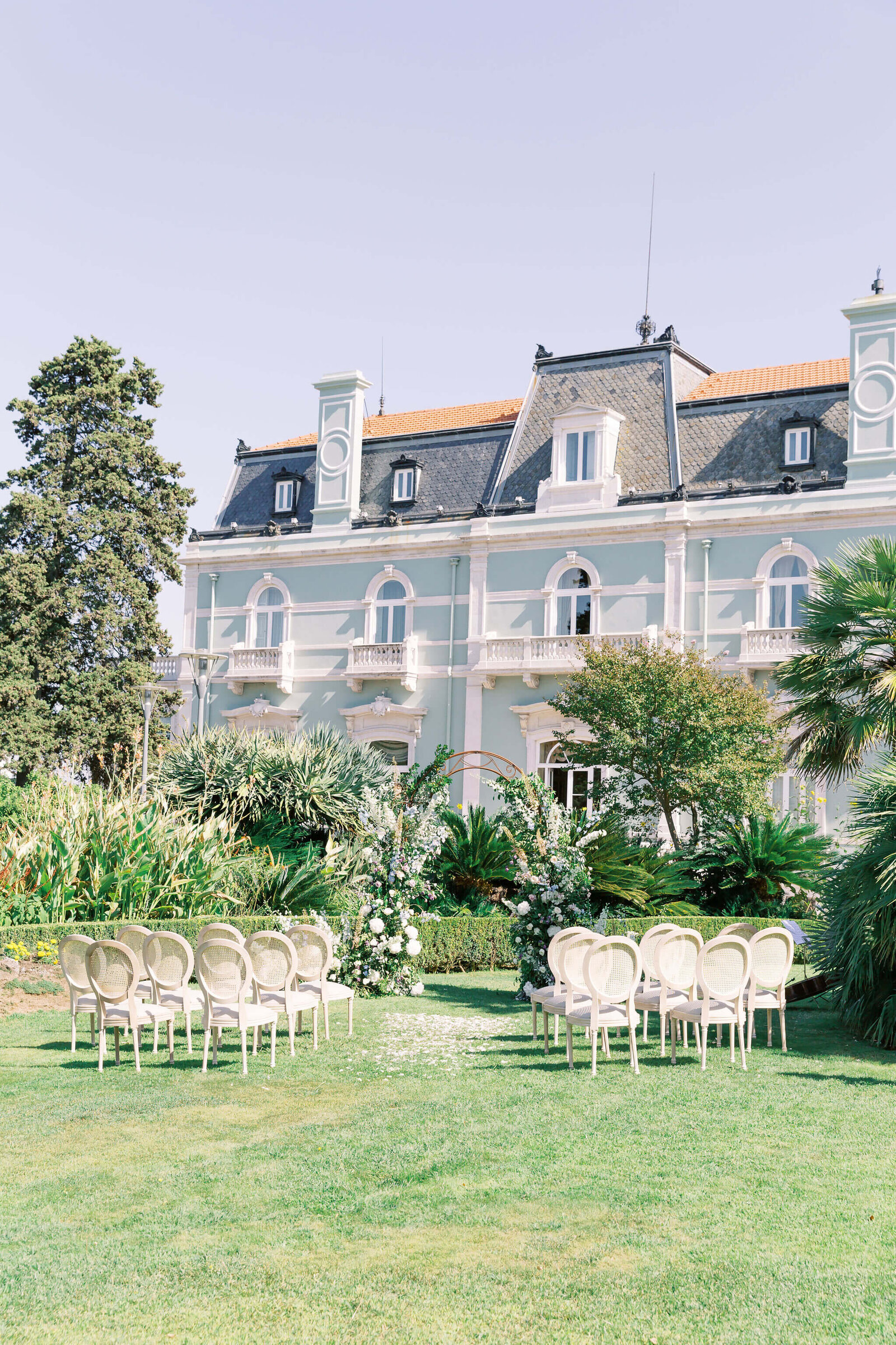 Outdoor-wedding-ceremony-lisbon-palace-wedding-venue-lisbon-wedding-planner-splendida-weddings-