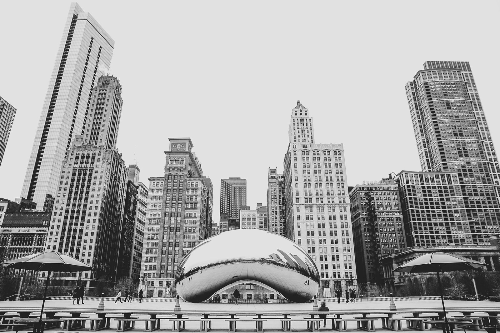 Chicago cityscape with the bean statue
