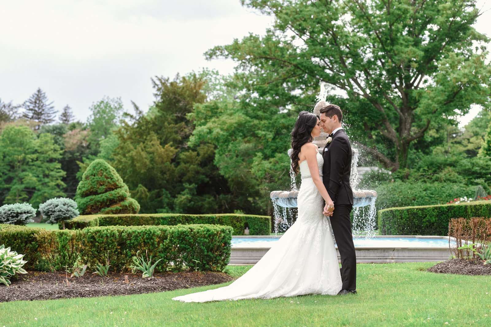 Bride and groom at Glen Cove Mansion