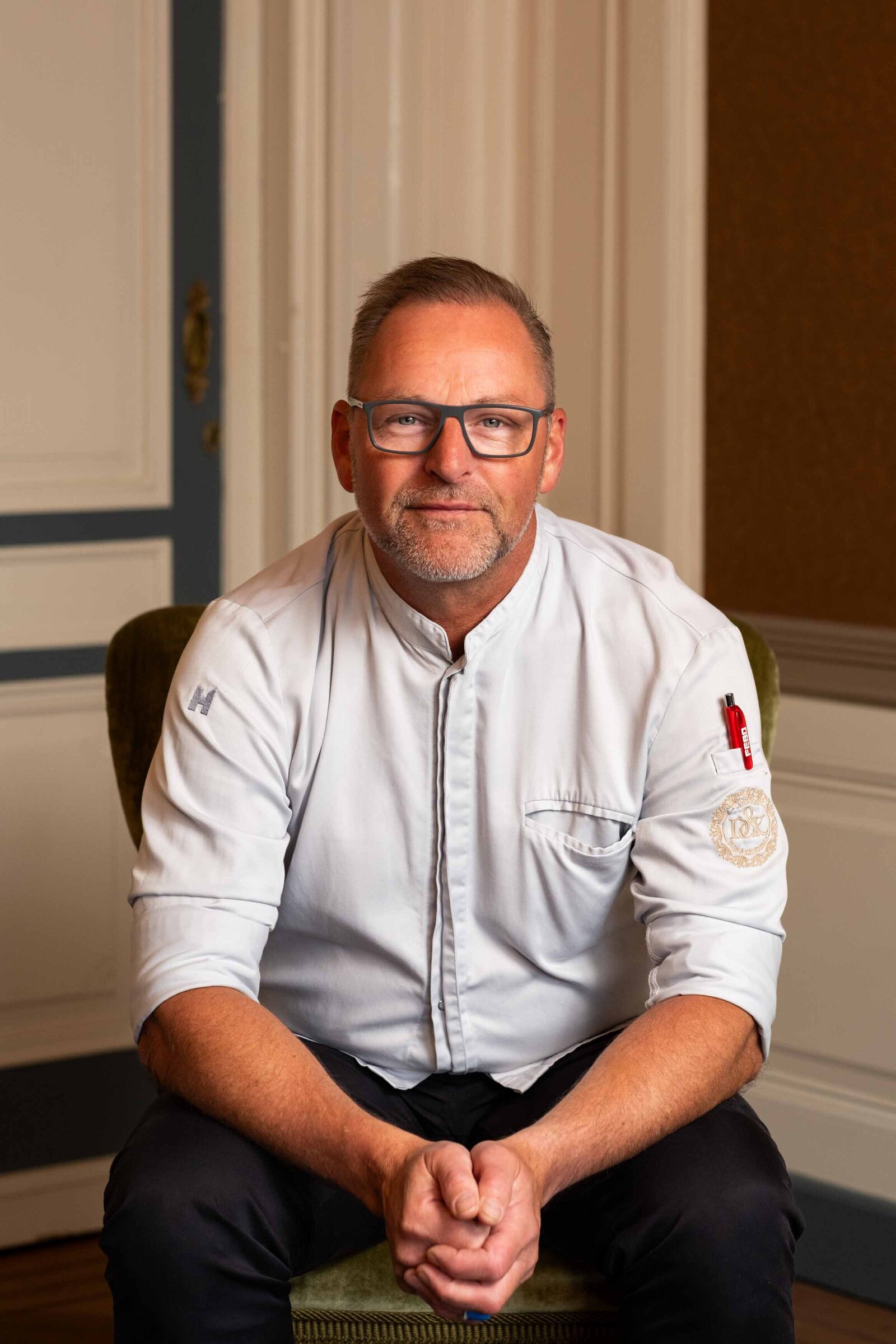 zakelijk portret van sous-chef in hotel amsterdam