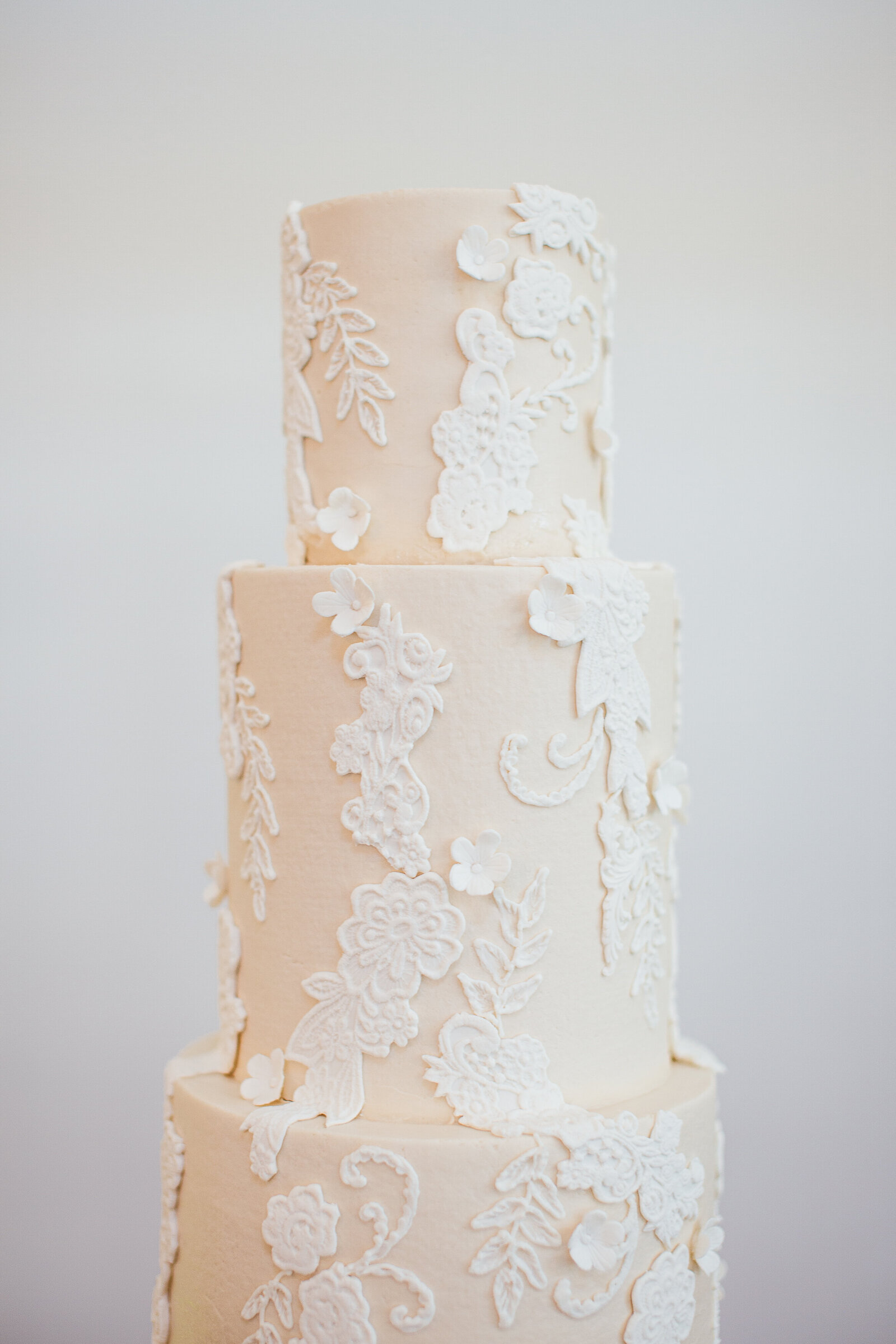 Modern-Wedding-Cake-Ashley-Cakes-6