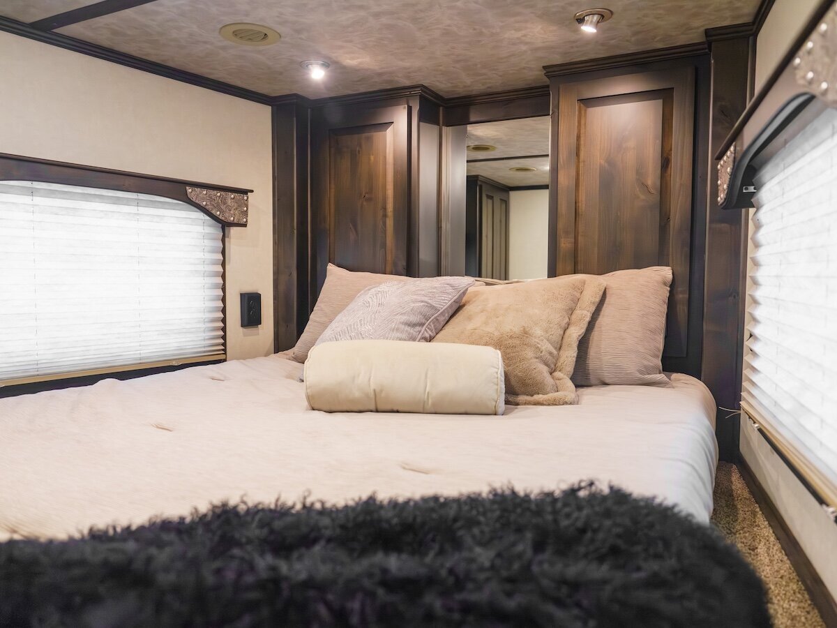 luxury-horse-trailer-44