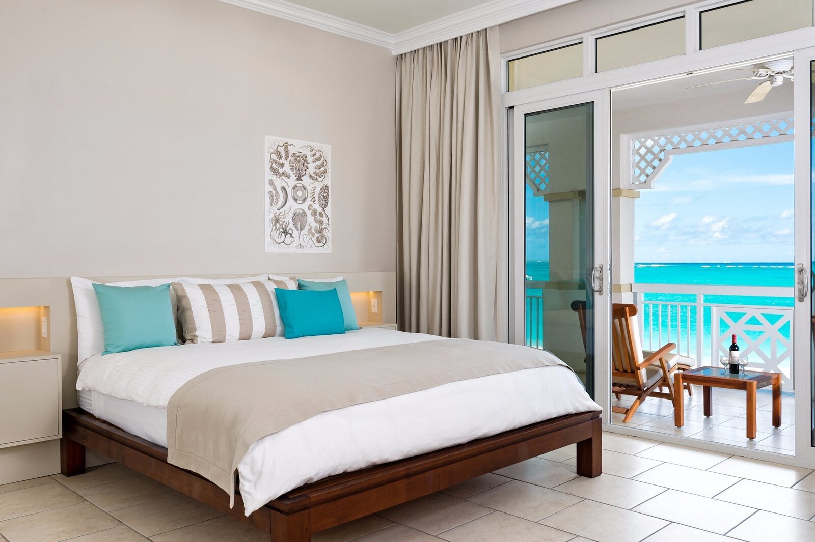 beachfront-suite-bedroom
