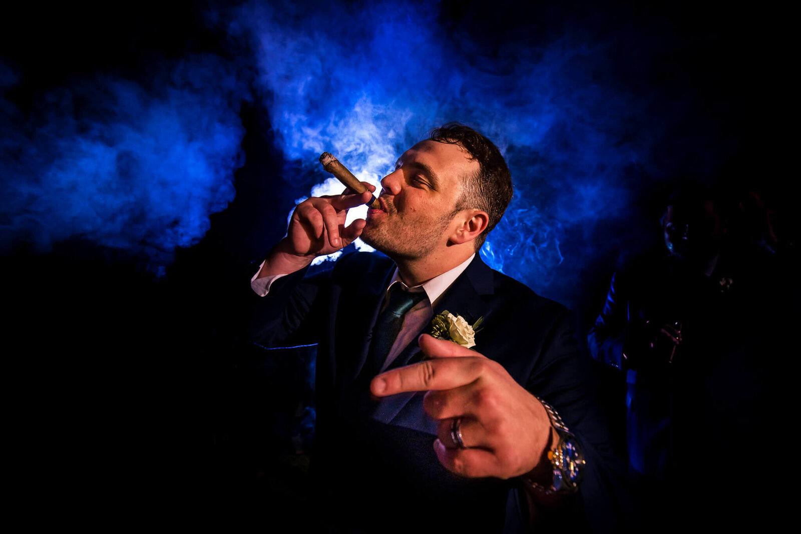 canopy-creek-dayton-wedding-groom-cigar